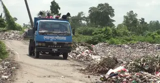 ল্যান্ডফিল রেখেই শেরপুরে নদীপাড়ে ফেলা হচ্ছে পৌর বর্জ্য